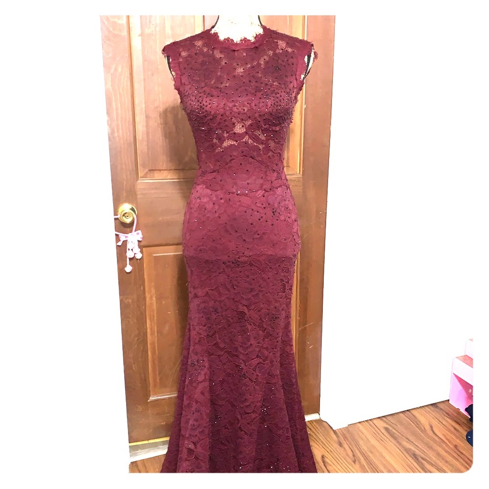 Betsy Adam Beautiful burgundy mermaid gown